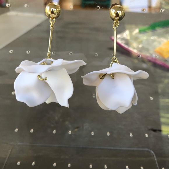 GOLD WHITE DROP EARRINGS - Picture 1 of 3